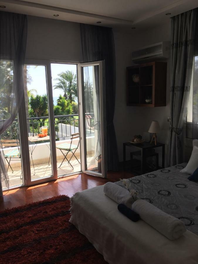 Deluxe First Line Villa Perivolia Exterior photo