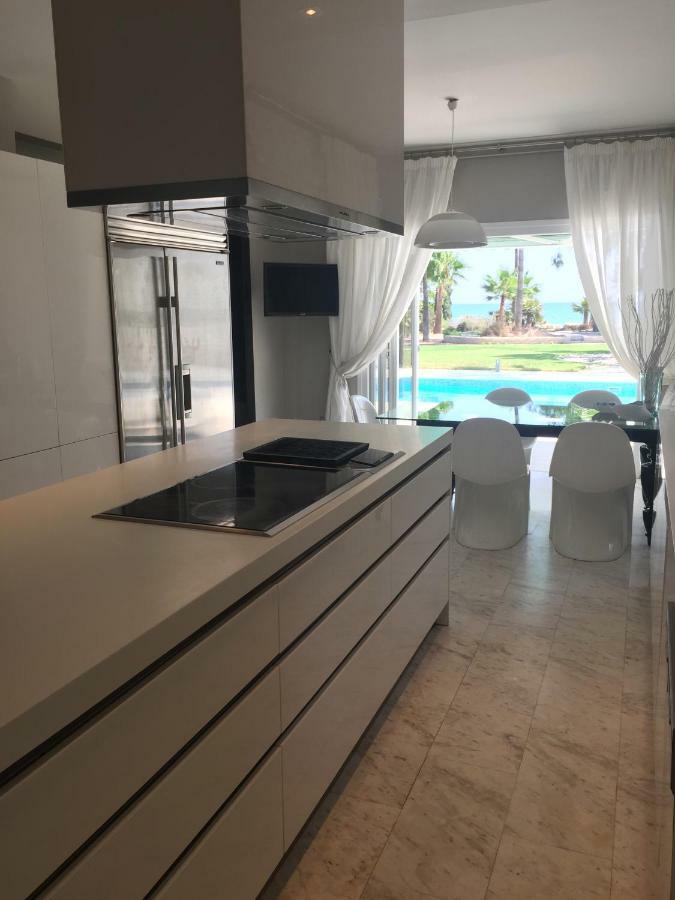 Deluxe First Line Villa Perivolia Exterior photo