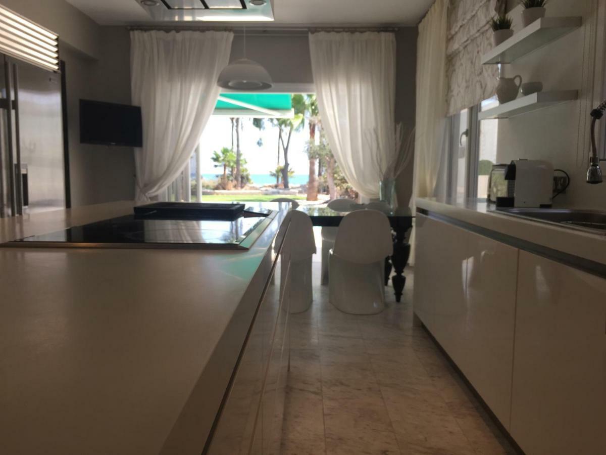 Deluxe First Line Villa Perivolia Exterior photo