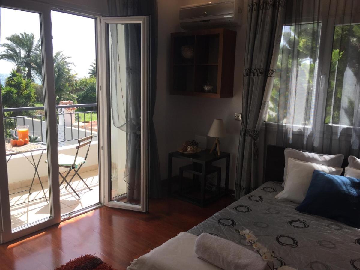 Deluxe First Line Villa Perivolia Exterior photo